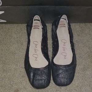 Tom's ballet flats NWOT